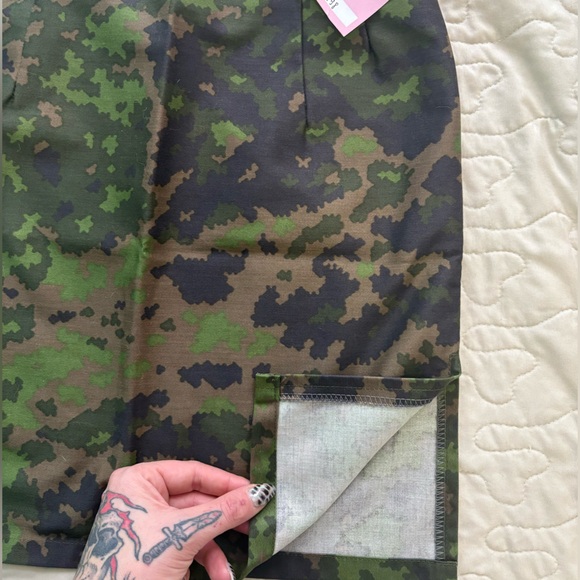 Camo Print Slitted Skirt - Picture 4 of 5